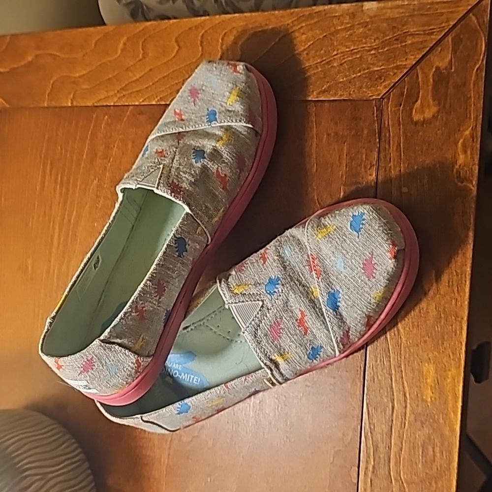 Toms Dino-Mite Youth 5.5
